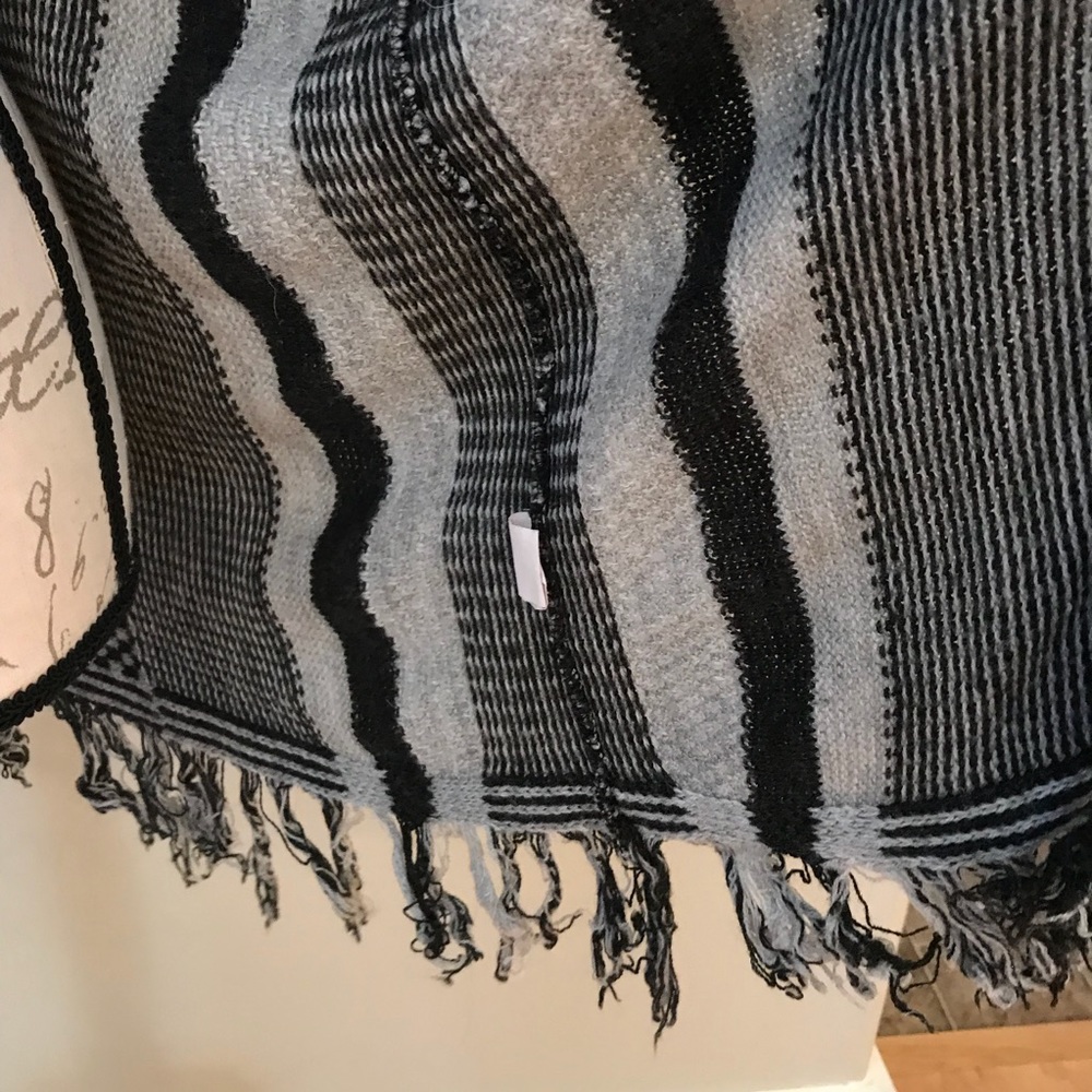 Patterned Fringe Sweater - Picture 4 of 5